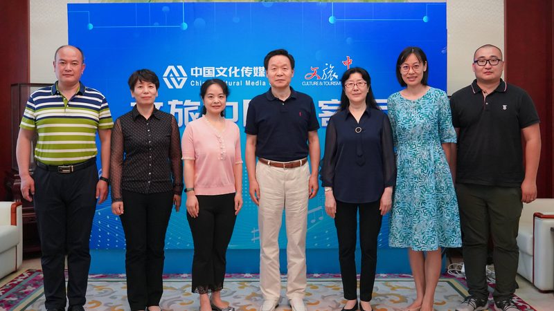 大学生创业新选择：传媒公司加盟，加盟费多少合适？**